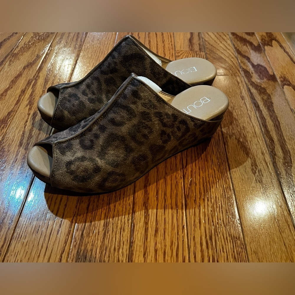BOUTIQUE BY CORKYS ANIMAL PRINT WEDGES PREOWNED SIZE 7
